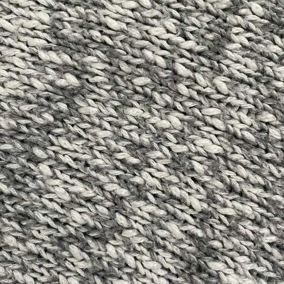 Aritzia - Talula sweater - Picture 2 of 2